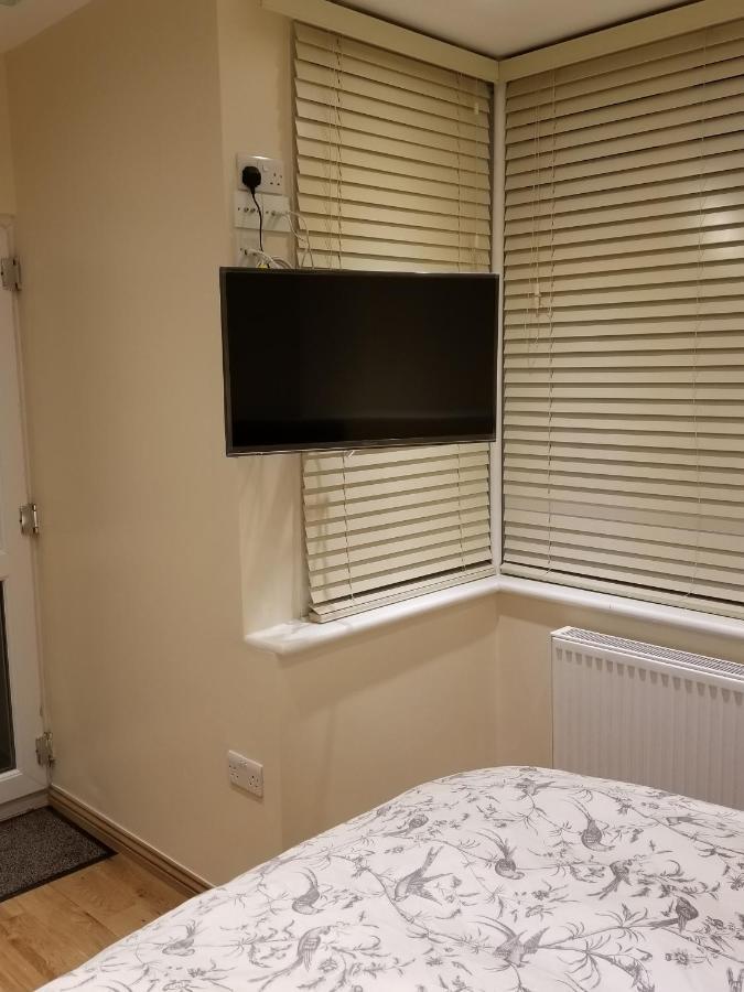 London Luxury Apartments 5 Min Walk From Ilford Station, With Free Parking Free Wifi Εξωτερικό φωτογραφία