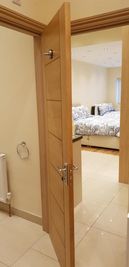 London Luxury Apartments 5 Min Walk From Ilford Station, With Free Parking Free Wifi Εξωτερικό φωτογραφία