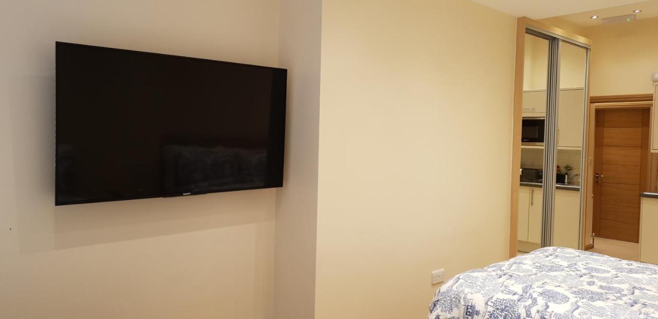 London Luxury Apartments 5 Min Walk From Ilford Station, With Free Parking Free Wifi Εξωτερικό φωτογραφία