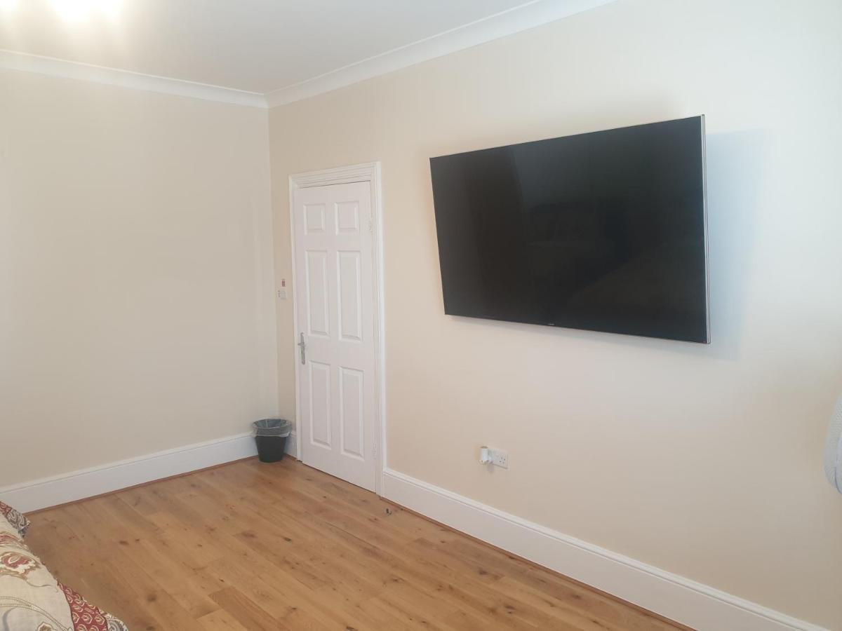 London Luxury Apartments 5 Min Walk From Ilford Station, With Free Parking Free Wifi Εξωτερικό φωτογραφία