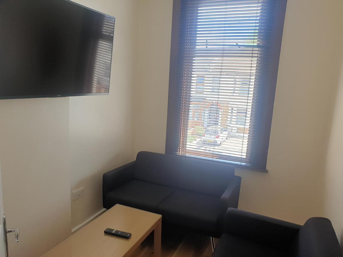 London Luxury Apartments 5 Min Walk From Ilford Station, With Free Parking Free Wifi Εξωτερικό φωτογραφία