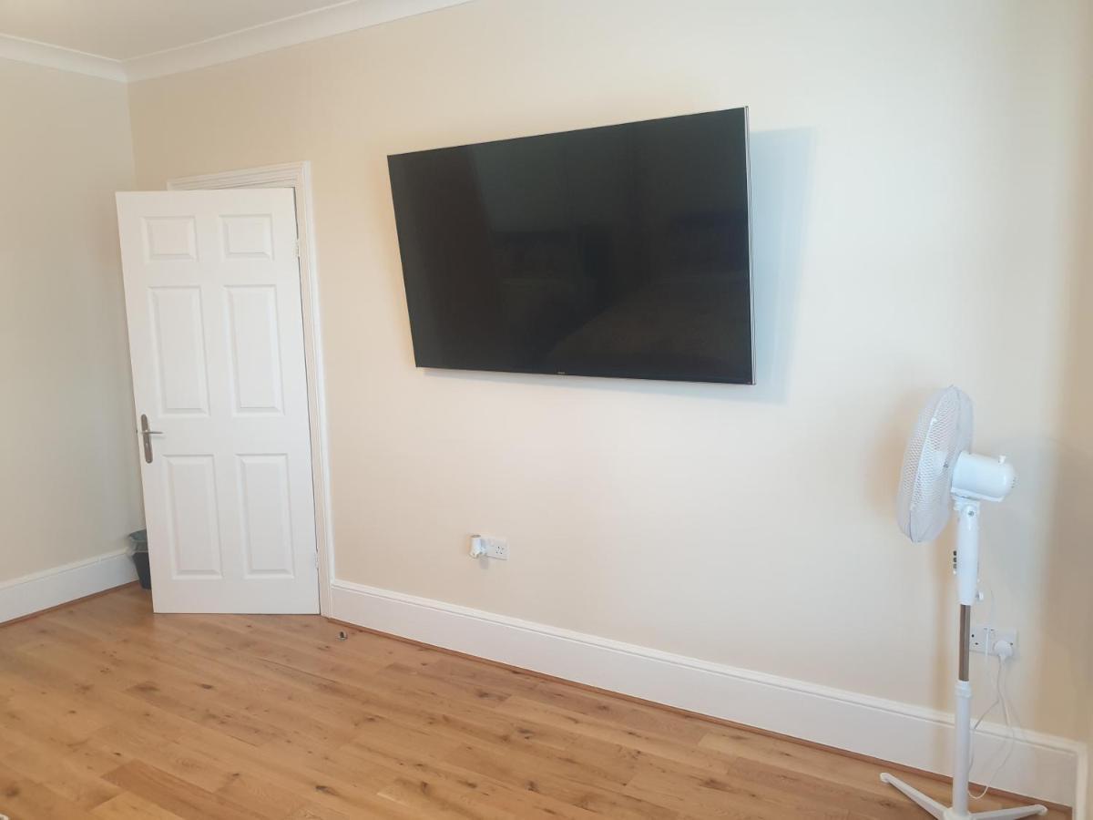 London Luxury Apartments 5 Min Walk From Ilford Station, With Free Parking Free Wifi Εξωτερικό φωτογραφία
