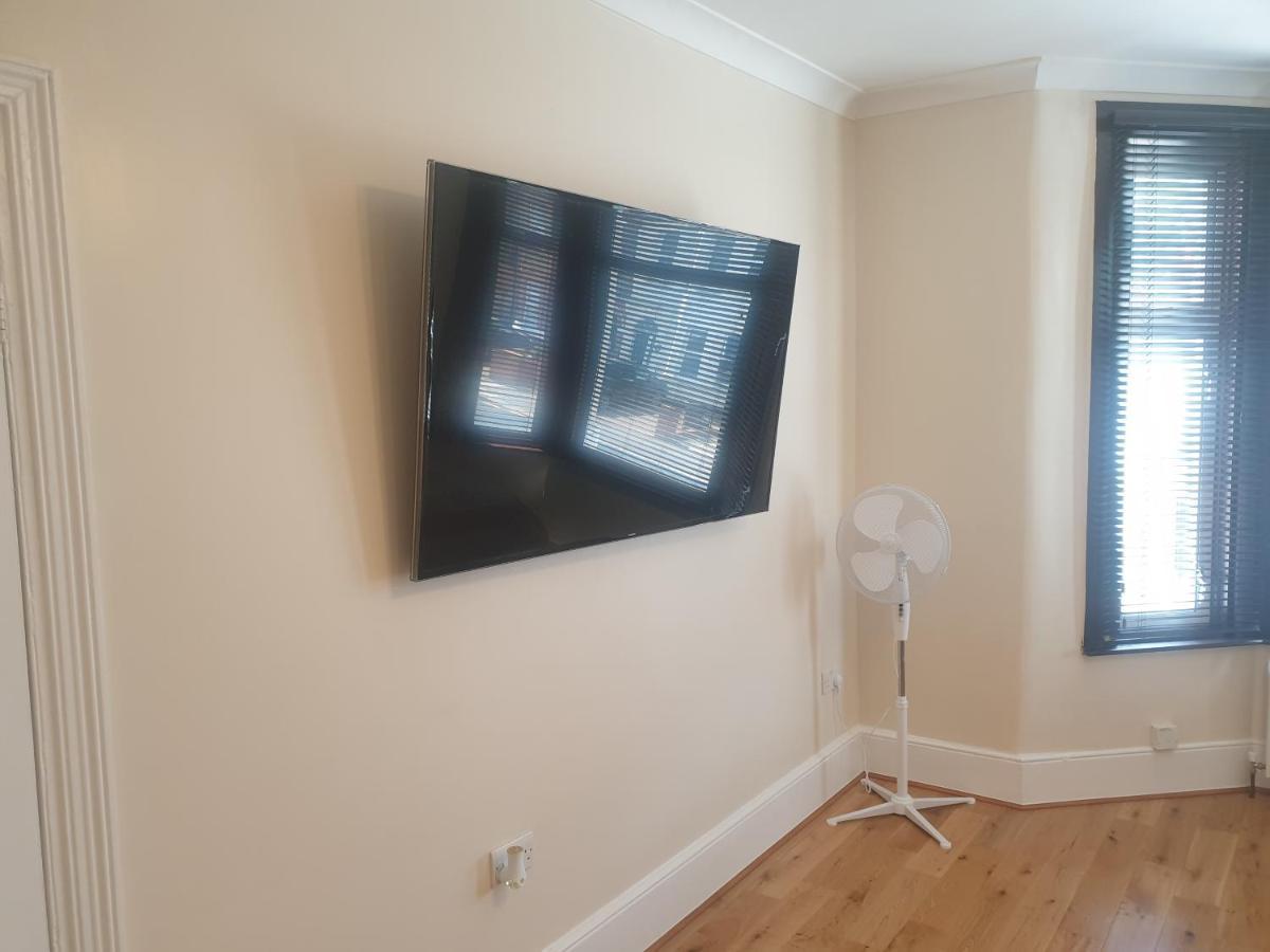 London Luxury Apartments 5 Min Walk From Ilford Station, With Free Parking Free Wifi Εξωτερικό φωτογραφία