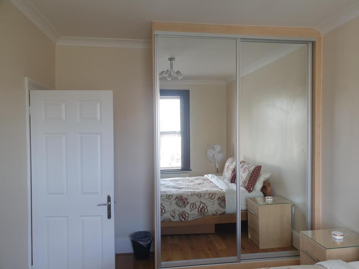 London Luxury Apartments 5 Min Walk From Ilford Station, With Free Parking Free Wifi Εξωτερικό φωτογραφία