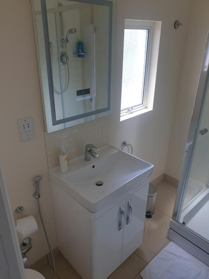 London Luxury Apartments 5 Min Walk From Ilford Station, With Free Parking Free Wifi Εξωτερικό φωτογραφία